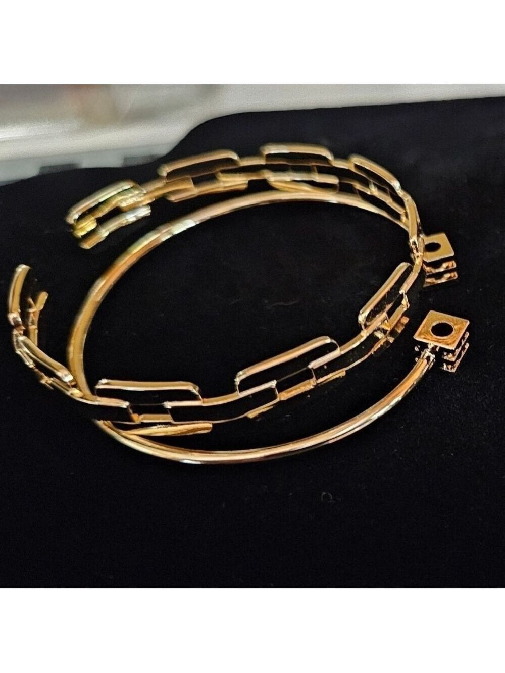 Elegant 2 Piece Gold Layered Bracelet New - Picture 2 of 3